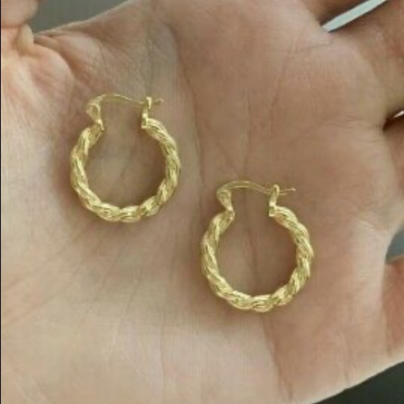 NEW 18K Gold Plated Hoop Earrings - Picture 5 of 7